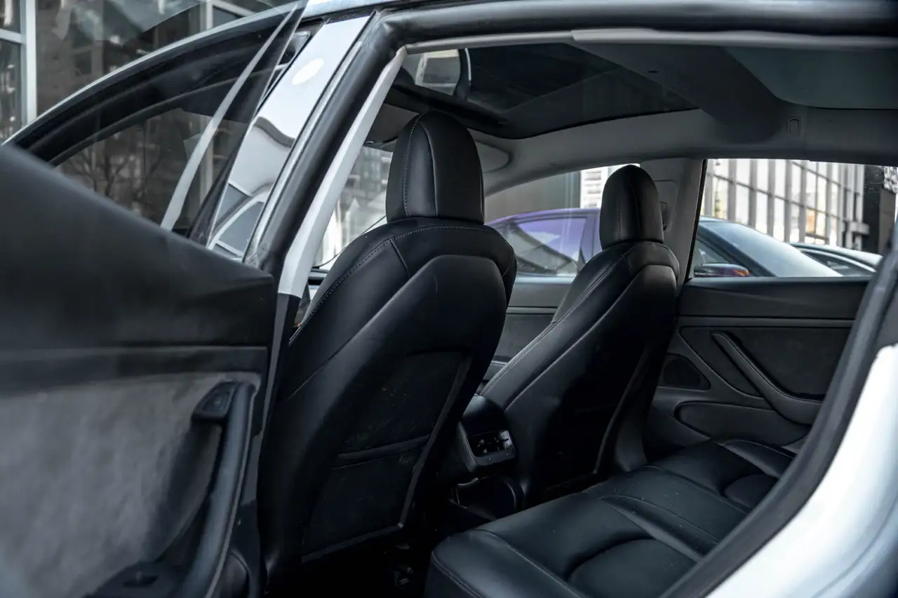 Tesla Model 3 снимка Tesla Model 3
