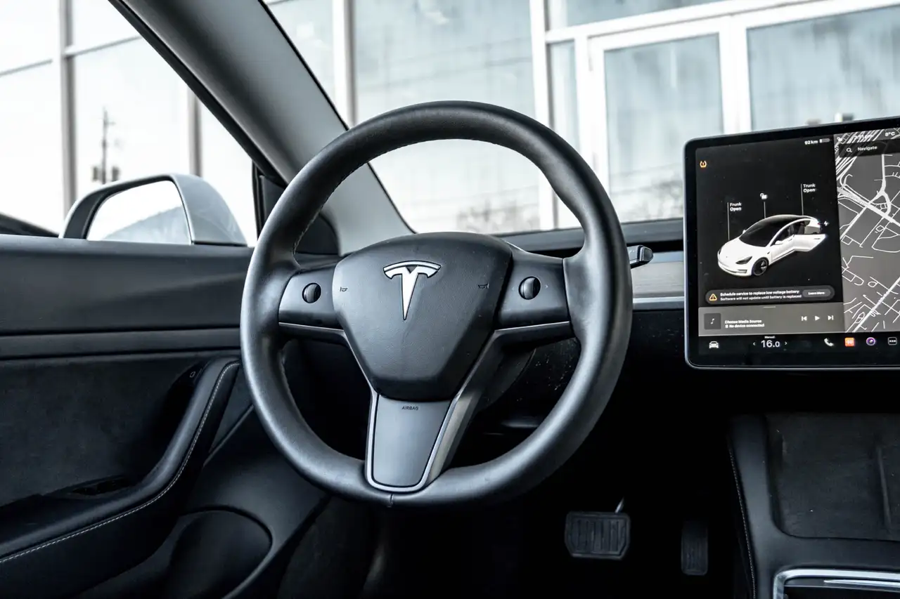 Tesla Model 3 снимка Tesla Model 3