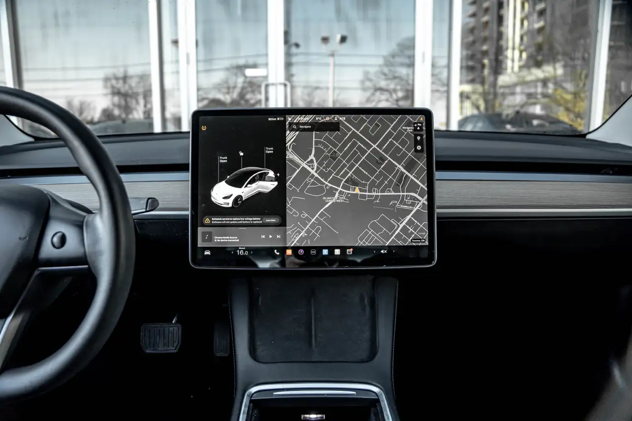 Tesla Model 3 снимка Tesla Model 3