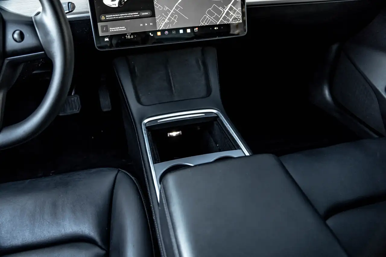 Tesla Model 3 снимка Tesla Model 3