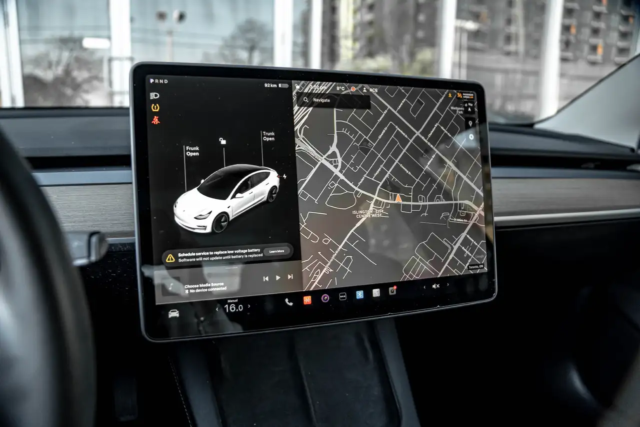 Tesla Model 3 снимка Tesla Model 3