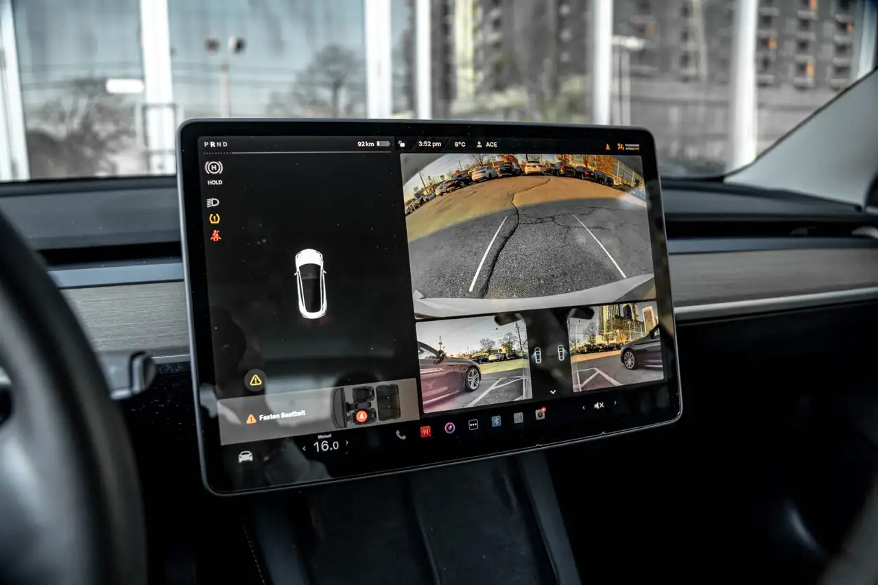 Tesla Model 3 снимка Tesla Model 3