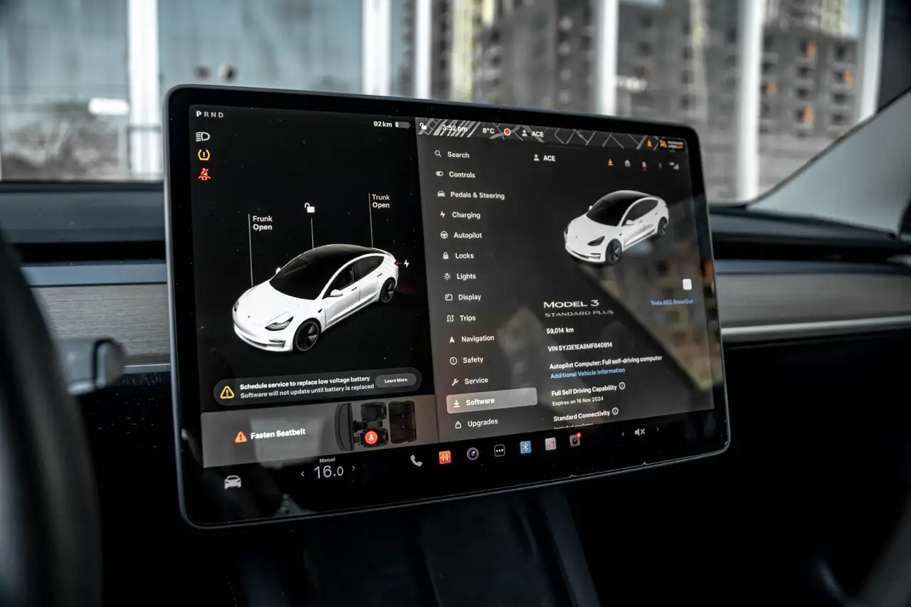 Tesla Model 3 снимка Tesla Model 3