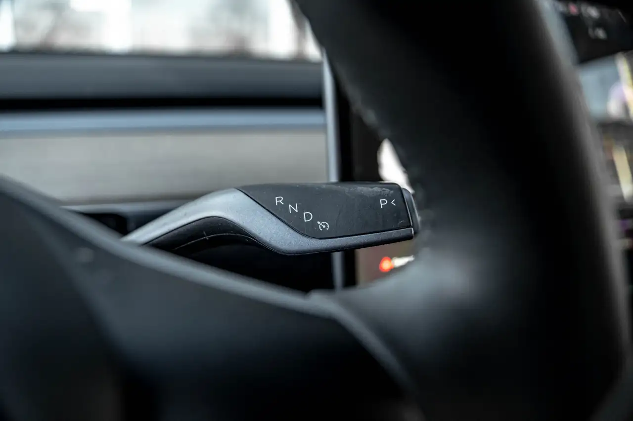 Tesla Model 3 снимка Tesla Model 3