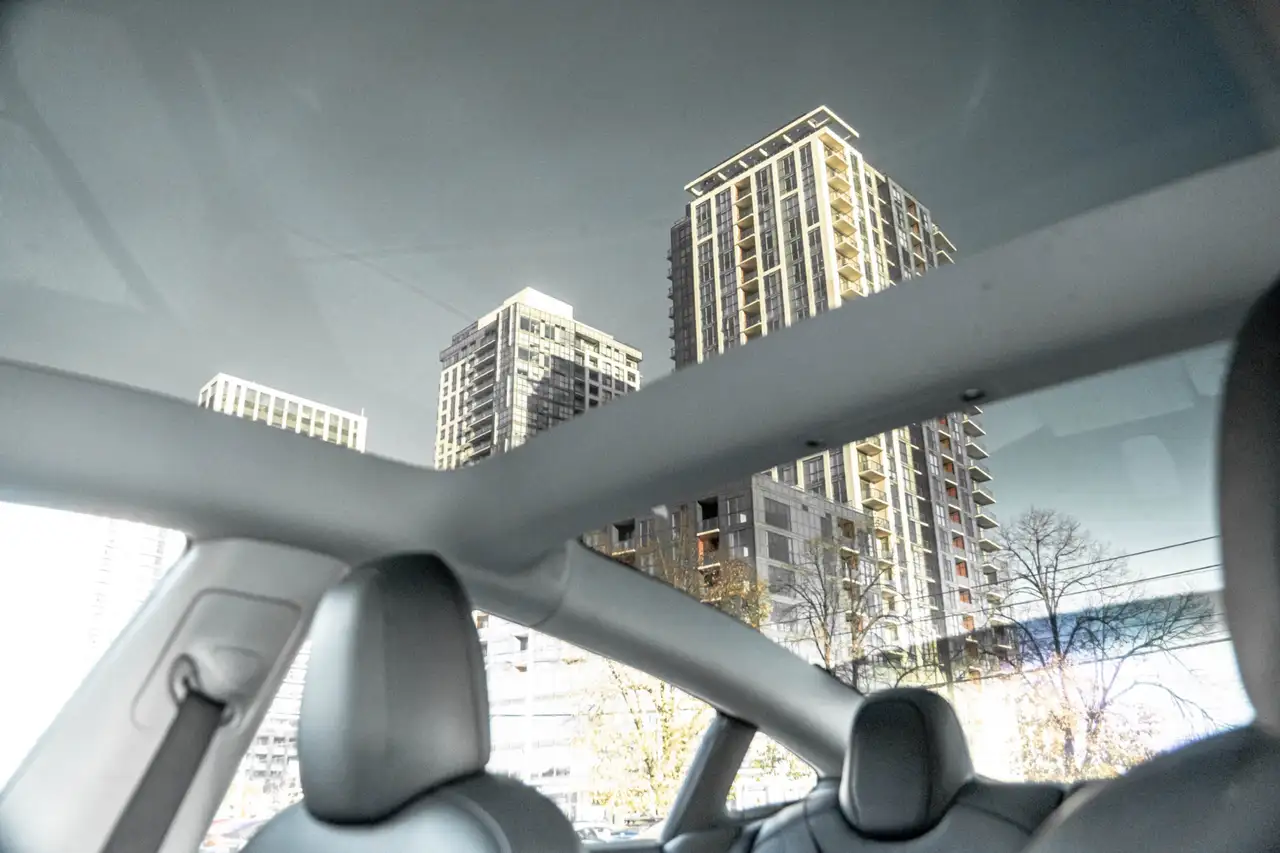 Tesla Model 3 снимка Tesla Model 3