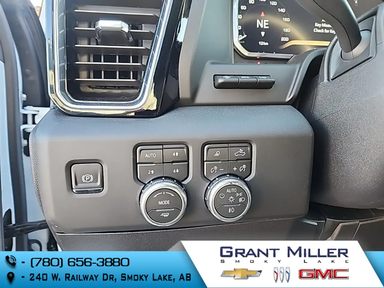 GMC Sierra 3500HD снимка GMC Sierra 3500HD