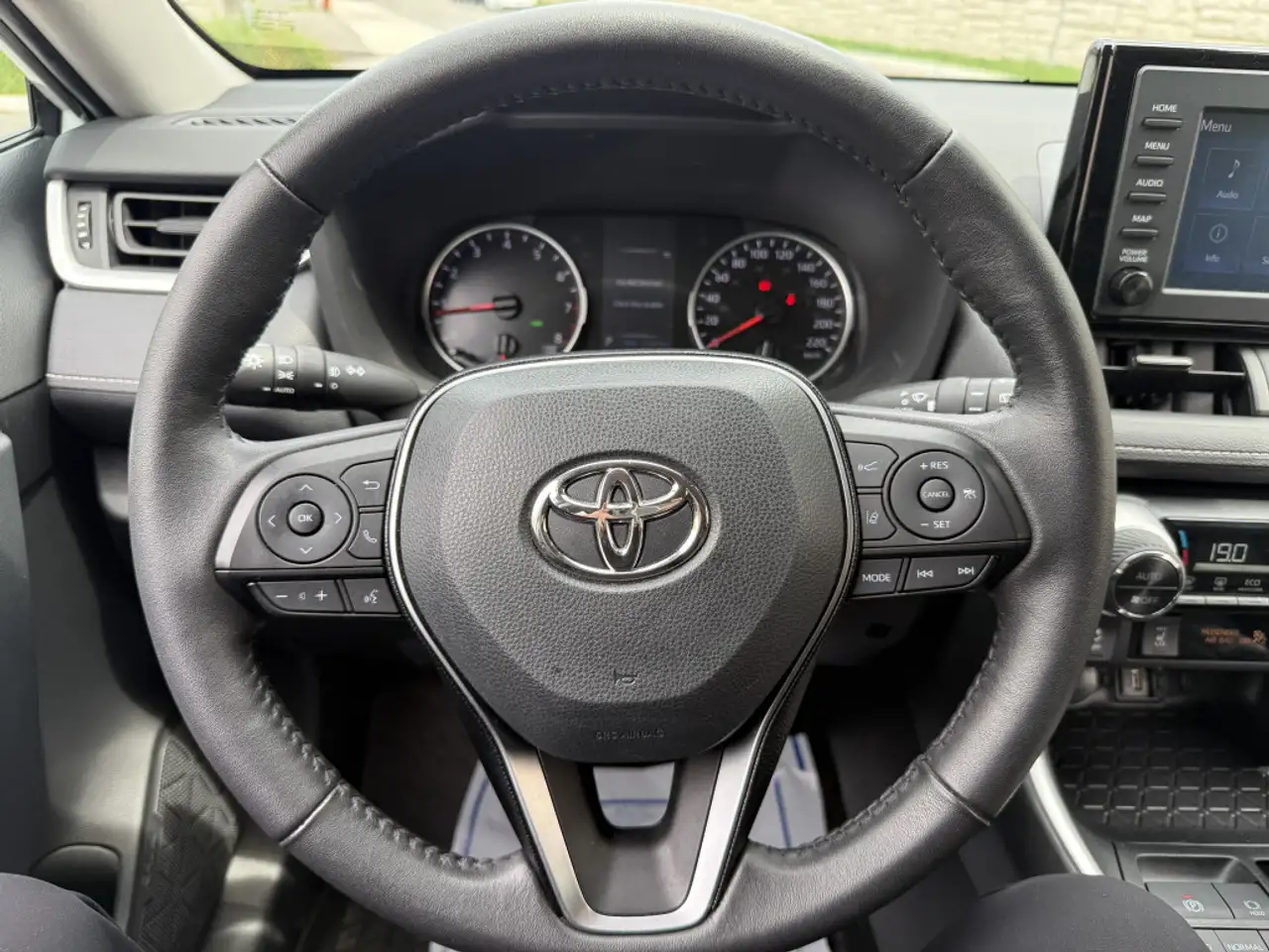 Toyota RAV 4 снимка Toyota RAV 4