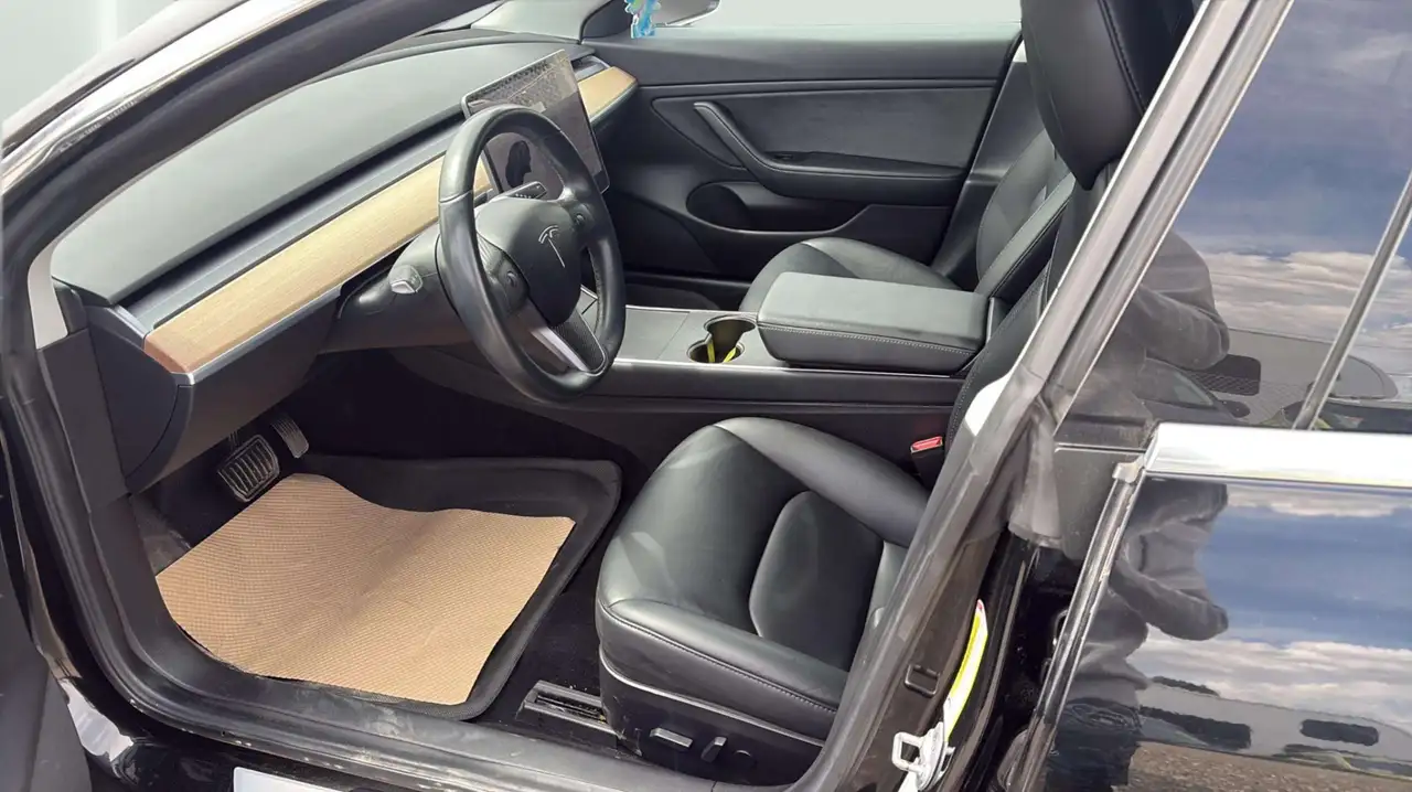 Tesla Model 3 photo Tesla Model 3