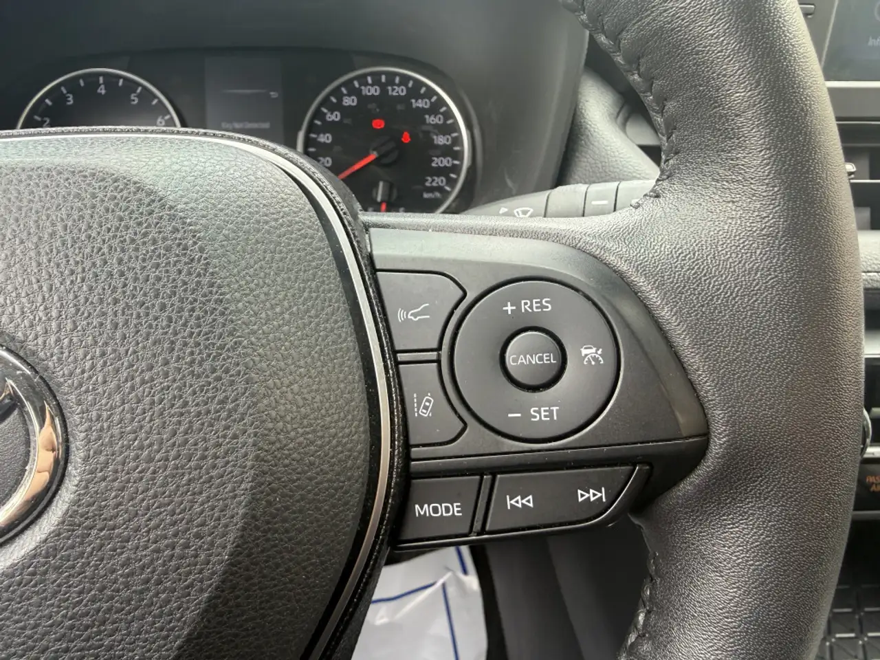 Toyota RAV 4 снимка Toyota RAV 4