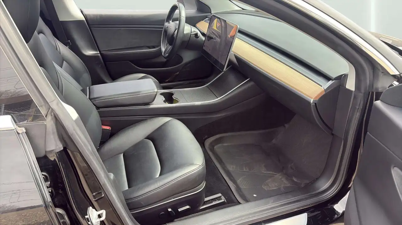 Tesla Model 3 photo Tesla Model 3