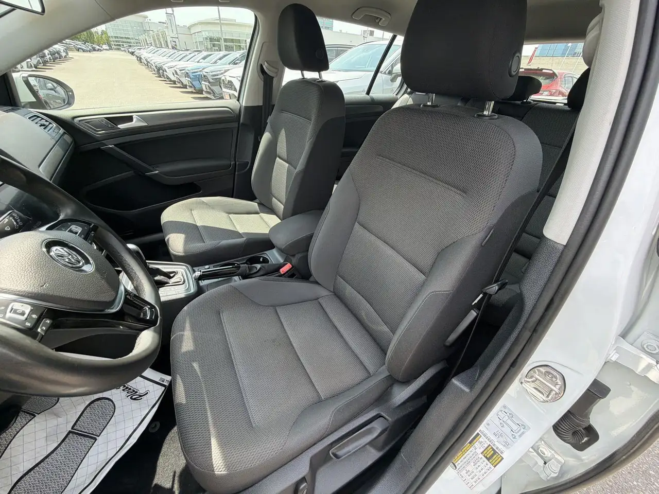 Volkswagen Golf photo Volkswagen Golf