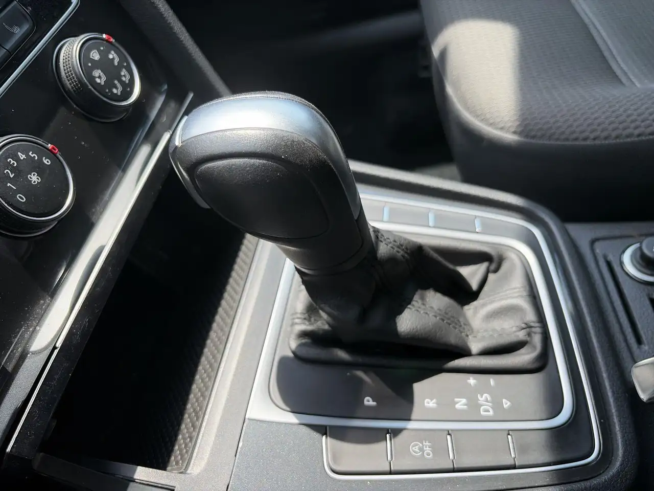 Volkswagen Golf photo Volkswagen Golf