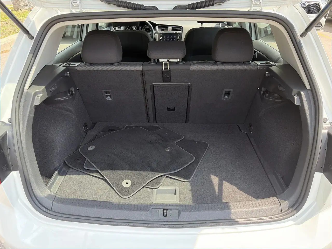 Volkswagen Golf photo Volkswagen Golf