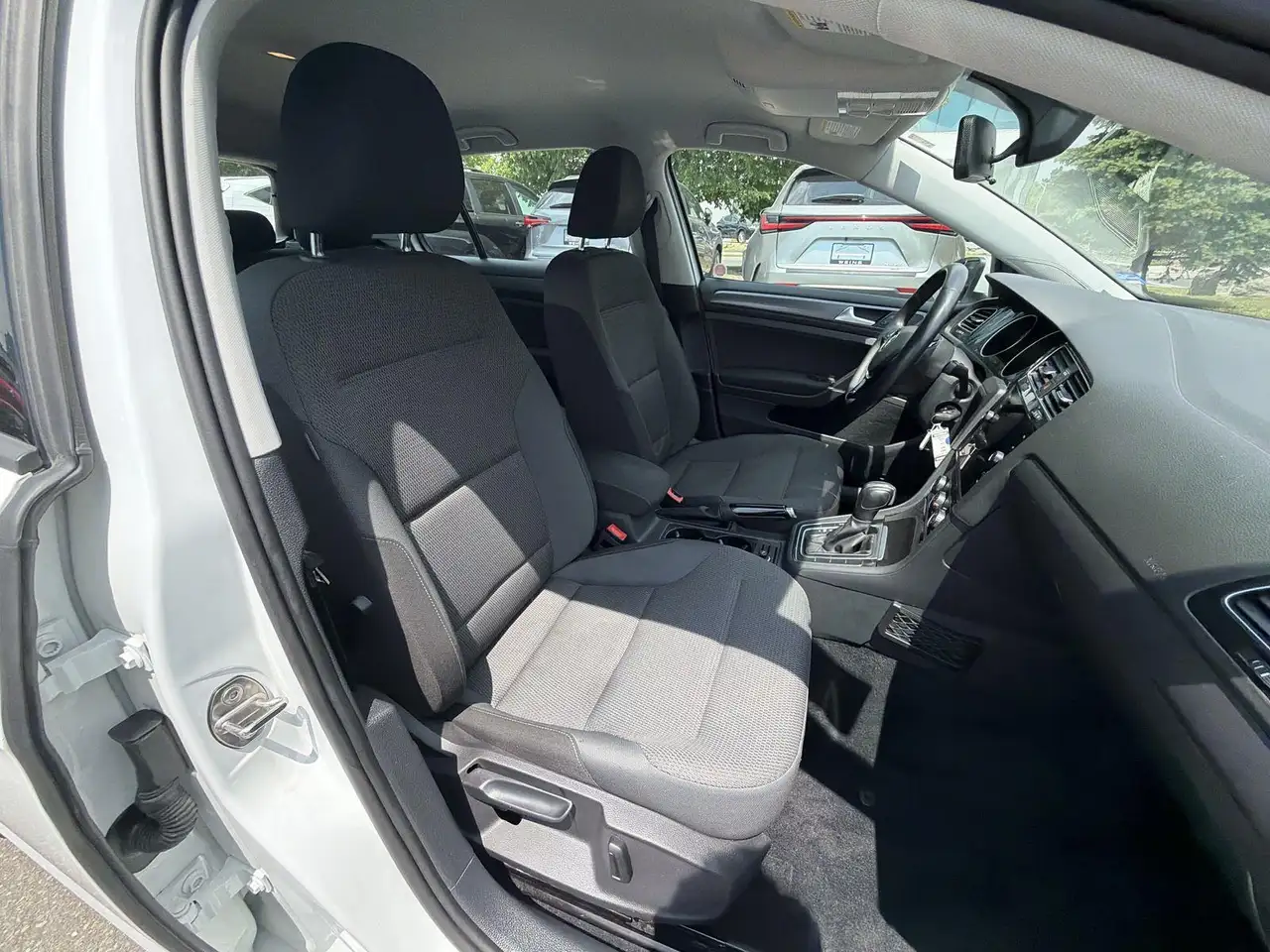 Volkswagen Golf photo Volkswagen Golf