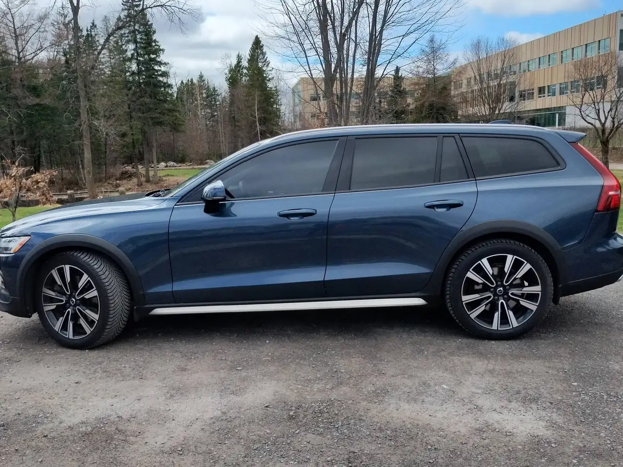 Volvo V60 Cross Country снимка Volvo V60 Cross Country