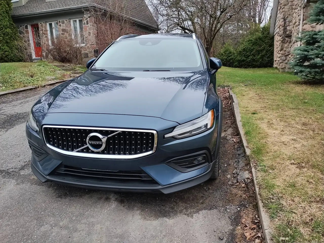 Volvo V60 Cross Country снимка Volvo V60 Cross Country