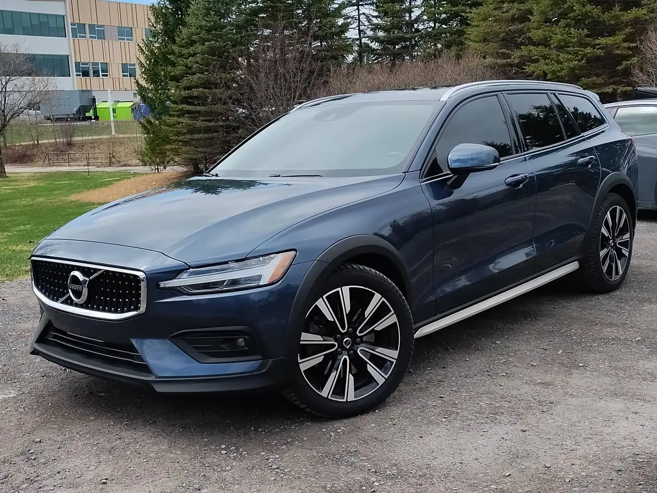 Volvo V60 Cross Country снимка Volvo V60 Cross Country