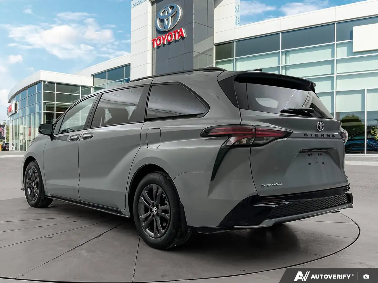 Toyota Sienna снимка Toyota Sienna