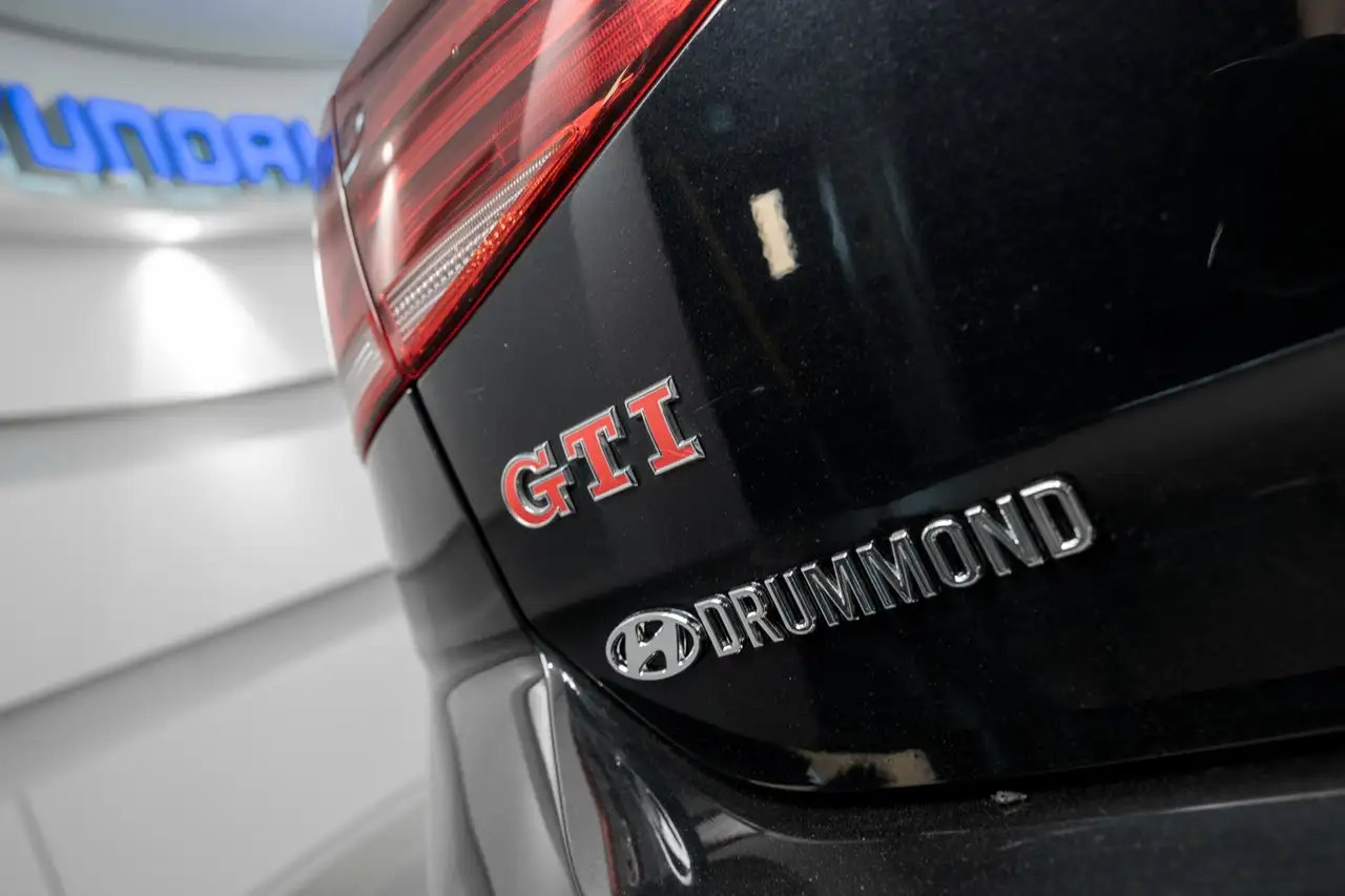 Volkswagen Golf GTI снимка Volkswagen Golf GTI