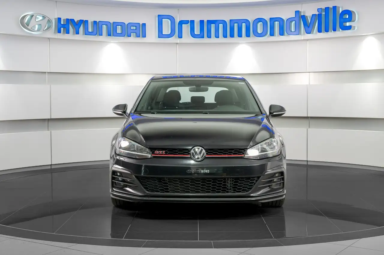 Volkswagen Golf GTI снимка Volkswagen Golf GTI