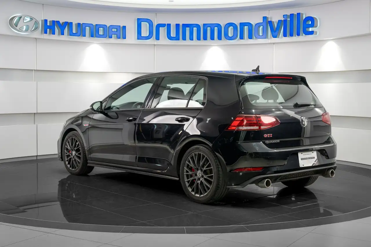 Volkswagen Golf GTI снимка Volkswagen Golf GTI