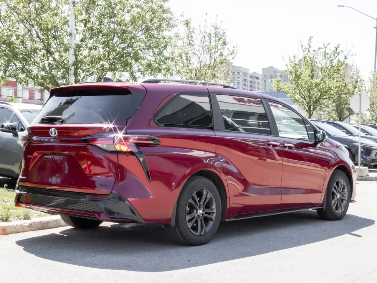 Toyota Sienna снимка Toyota Sienna
