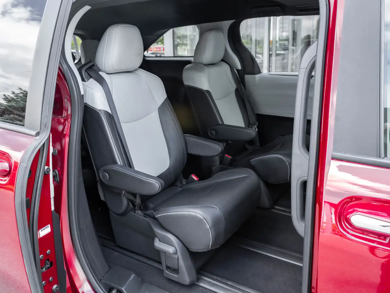 Toyota Sienna снимка Toyota Sienna