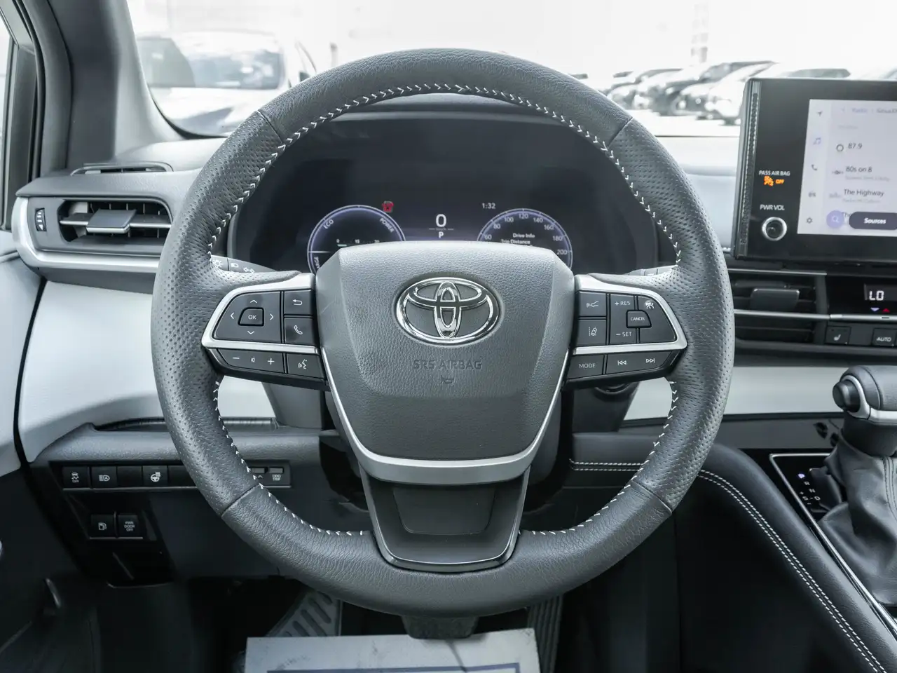 Toyota Sienna снимка Toyota Sienna