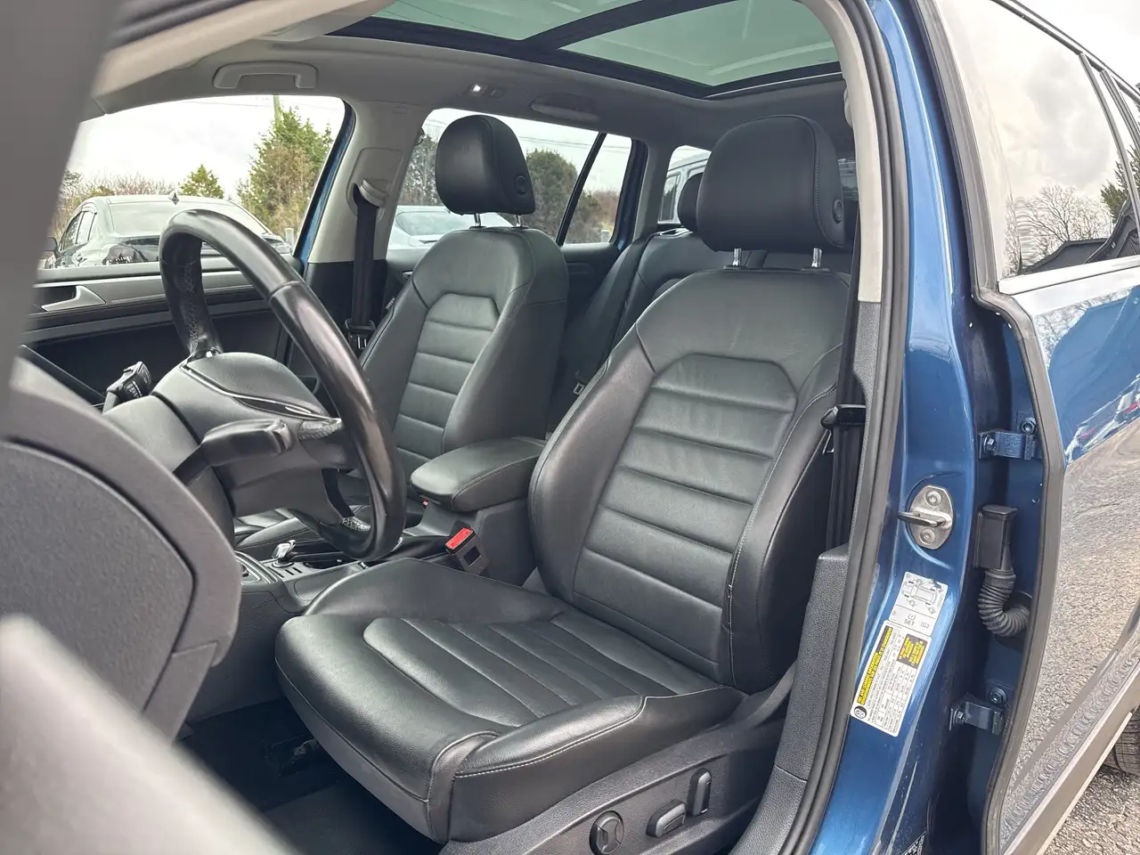 Volkswagen Golf photo Volkswagen Golf