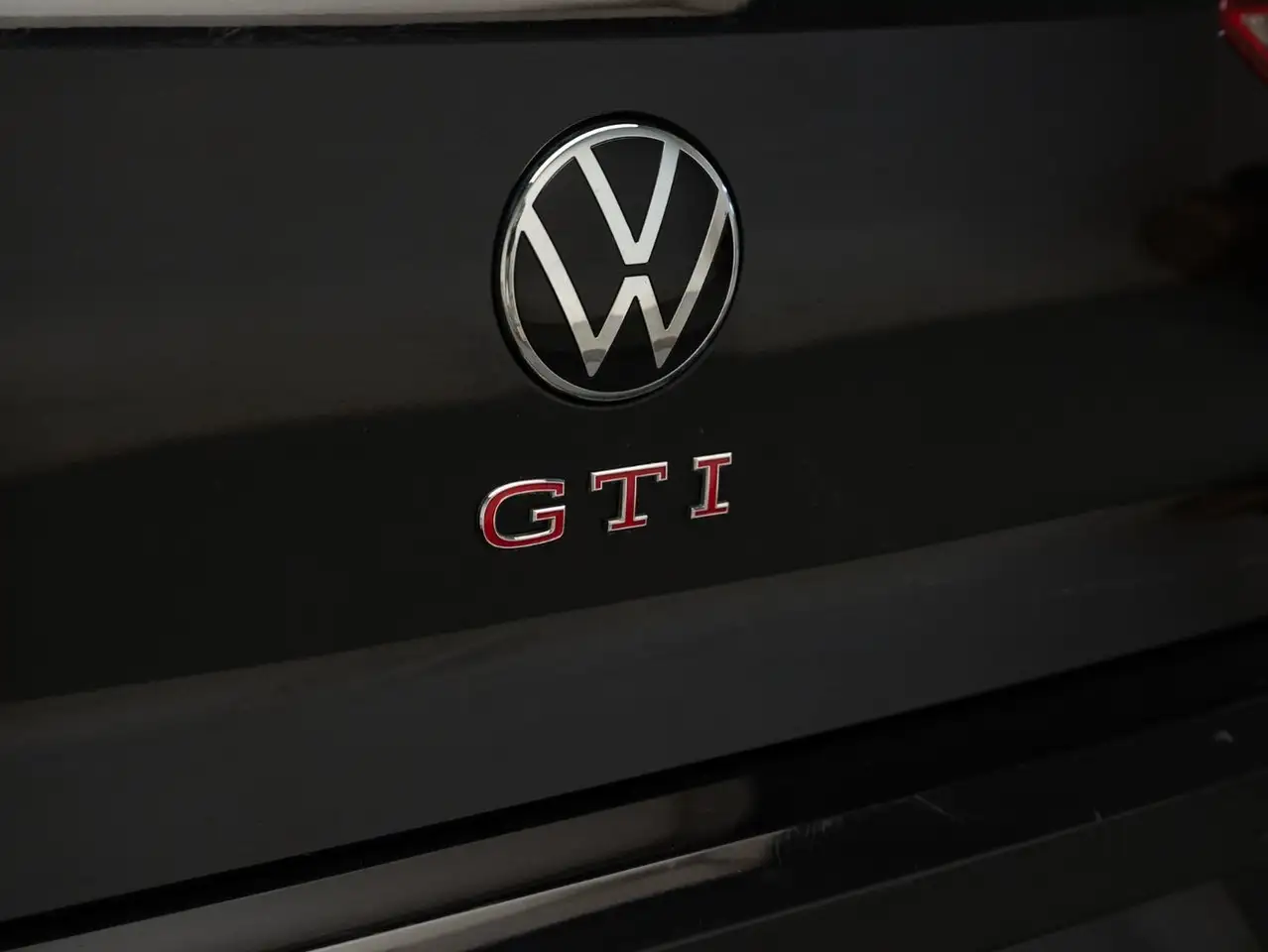 Volkswagen Golf GTI снимка Volkswagen Golf GTI