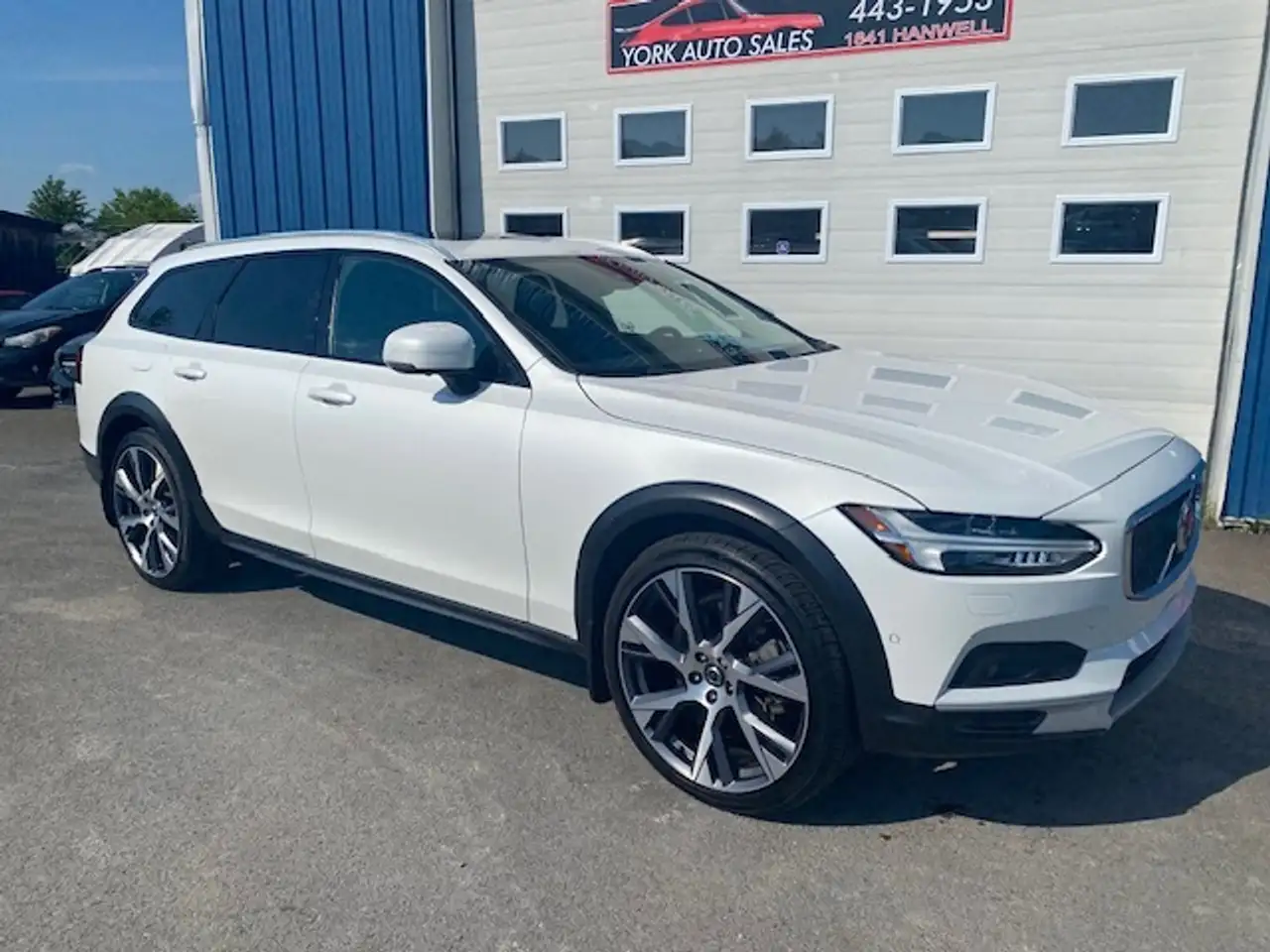 Volvo V90 Cross Country снимка Volvo V90 Cross Country