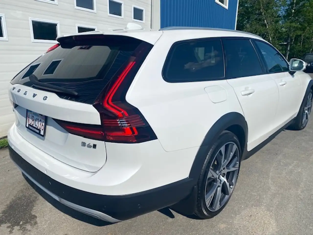 Volvo V90 Cross Country снимка Volvo V90 Cross Country