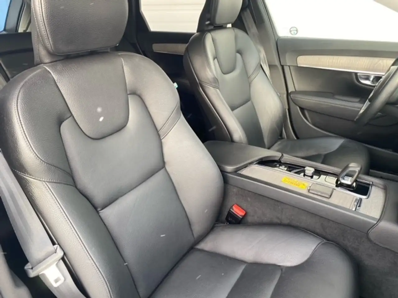 Volvo V90 Cross Country снимка Volvo V90 Cross Country