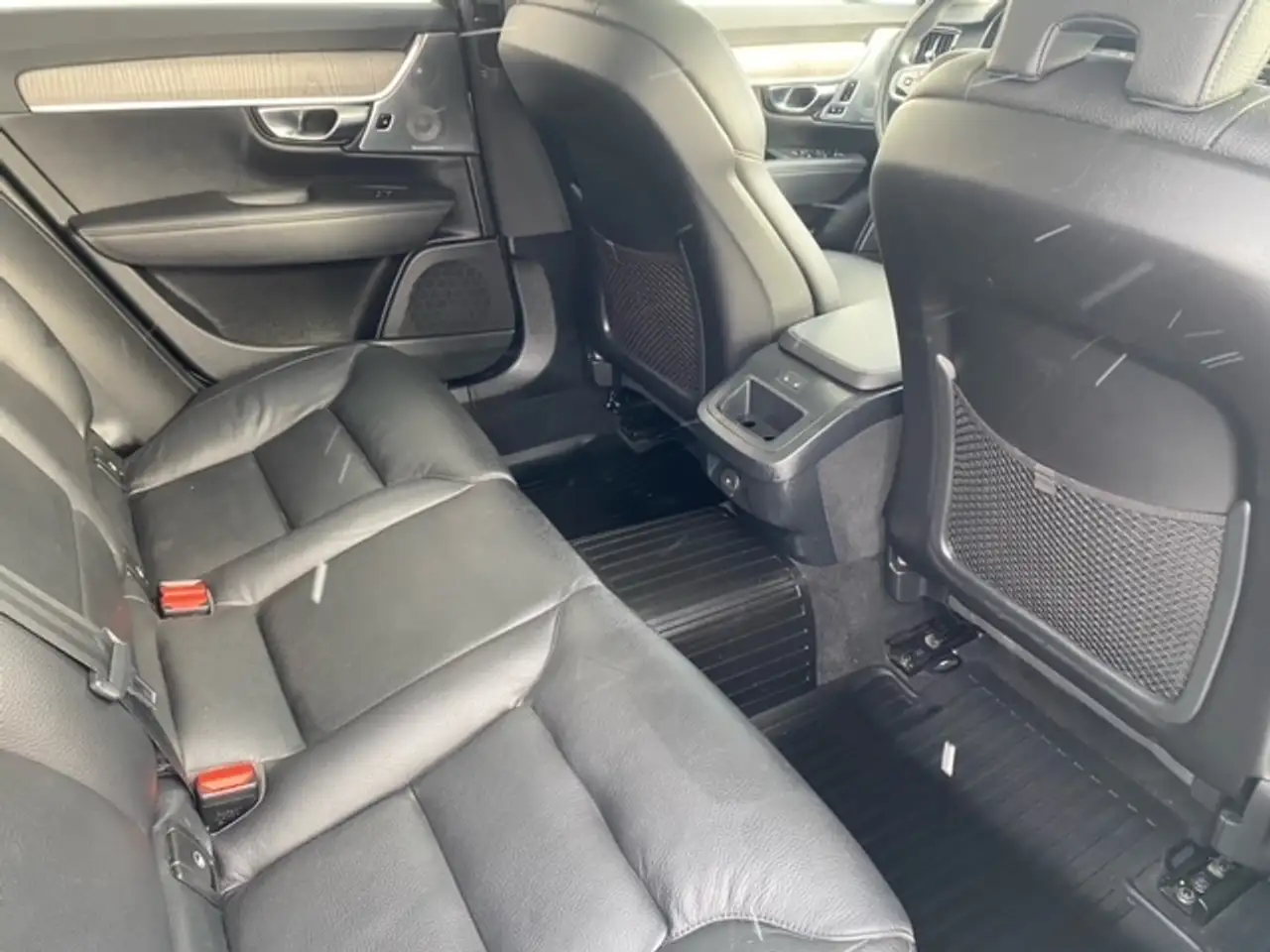 Volvo V90 Cross Country снимка Volvo V90 Cross Country
