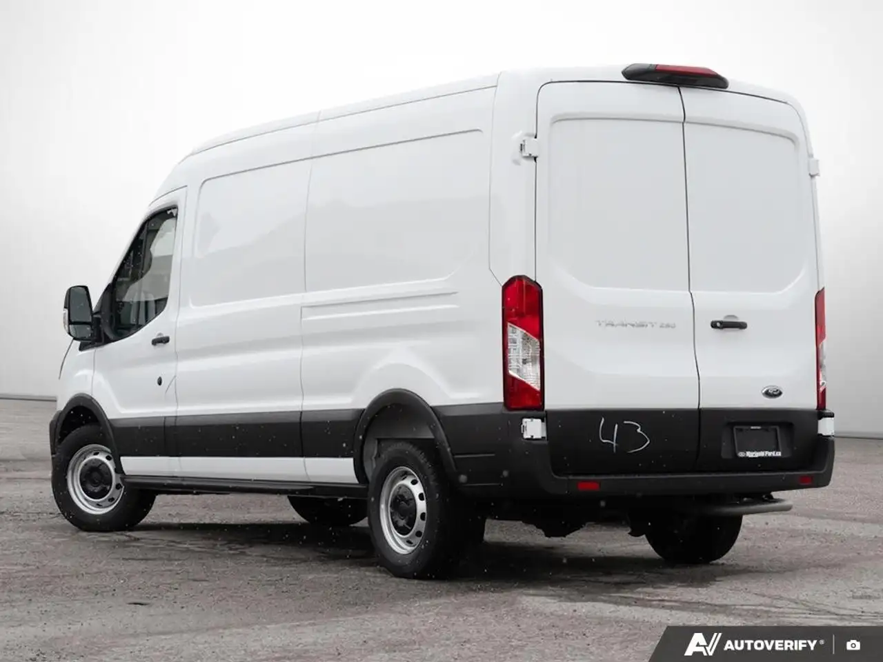 Ford Transit Cargo Van снимка Ford Transit Cargo Van