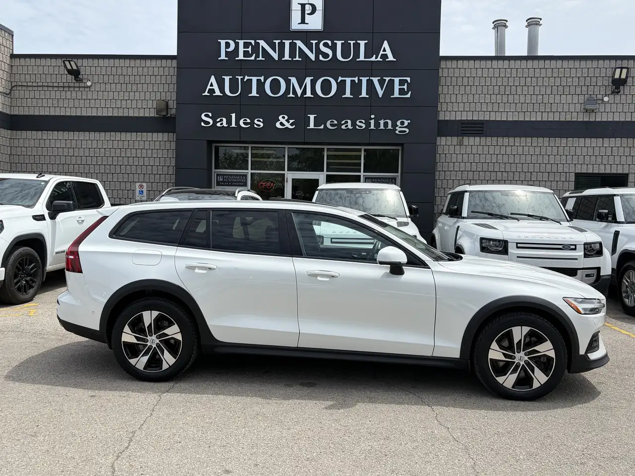 Volvo V60 Cross Country снимка Volvo V60 Cross Country