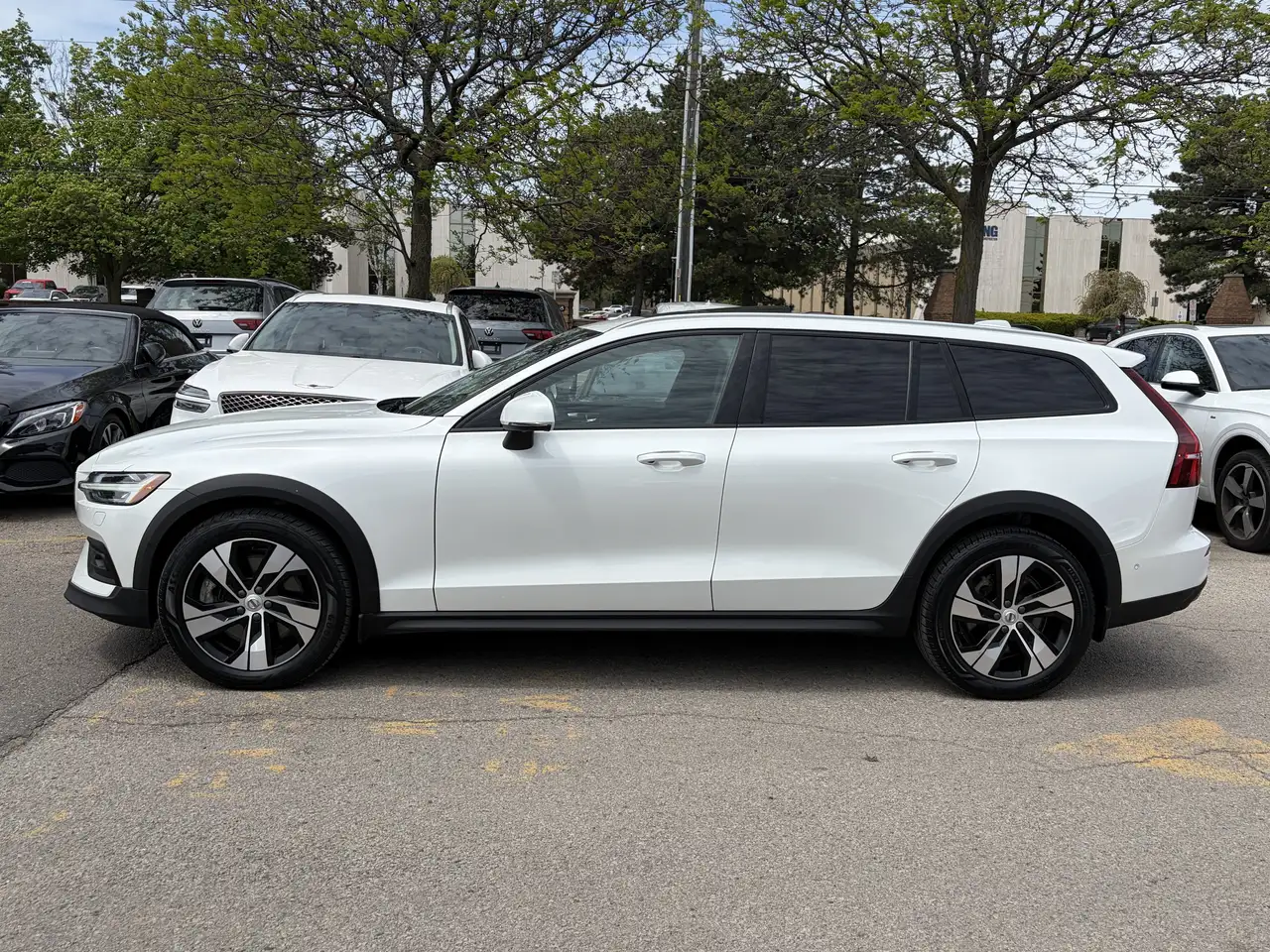 Volvo V60 Cross Country снимка Volvo V60 Cross Country