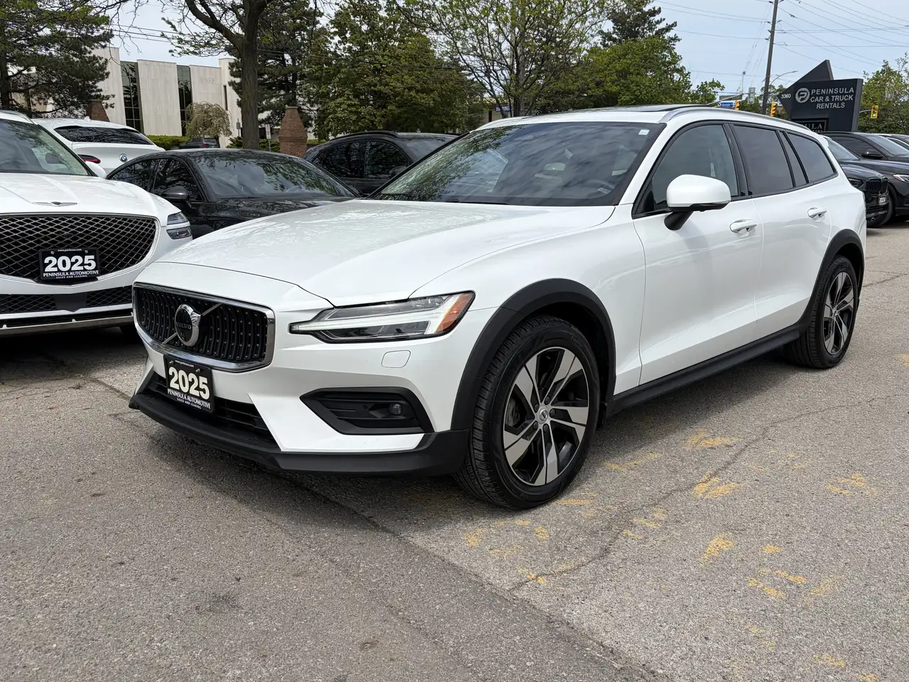 Volvo V60 Cross Country снимка Volvo V60 Cross Country