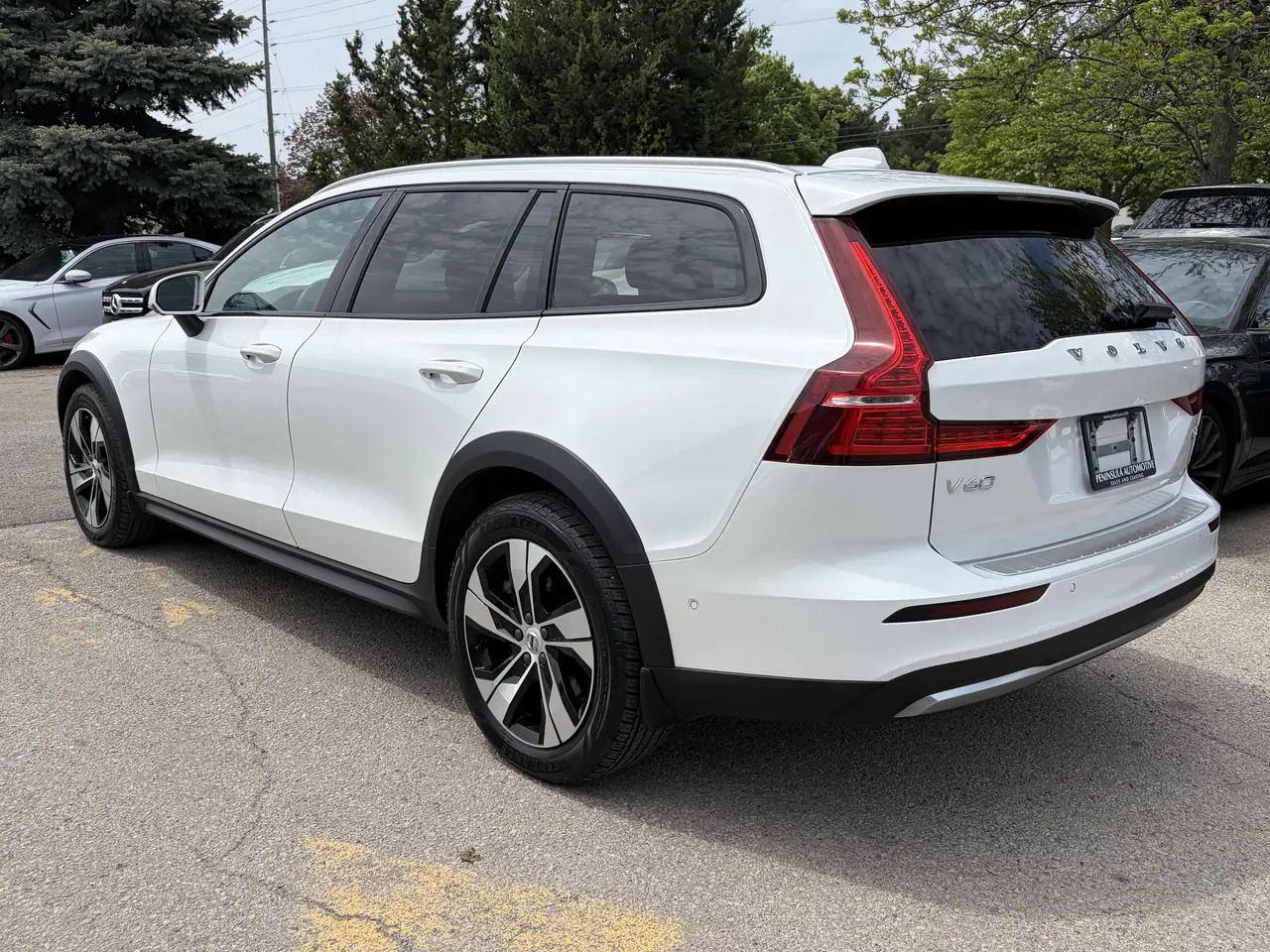 Volvo V60 Cross Country снимка Volvo V60 Cross Country
