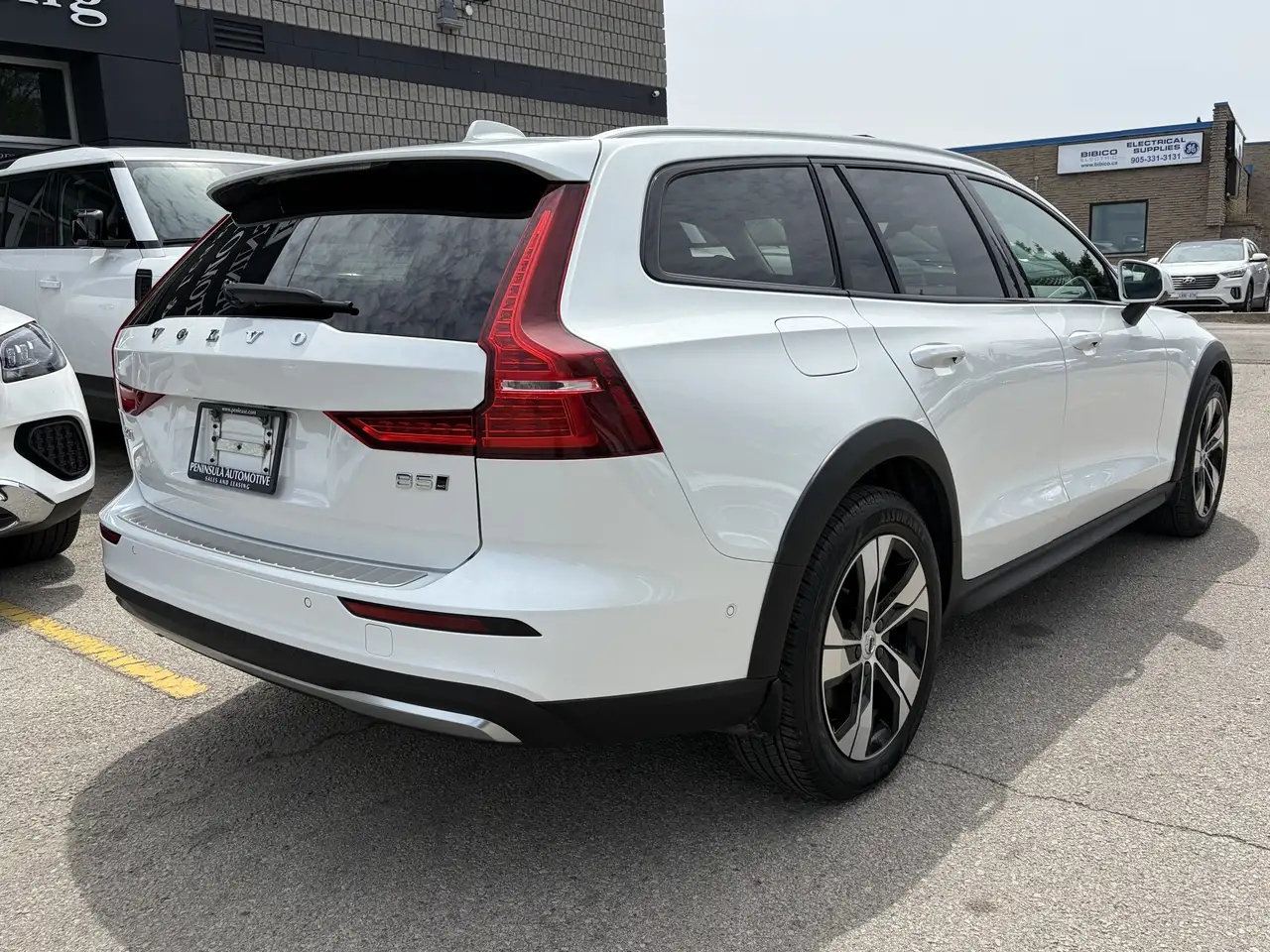 Volvo V60 Cross Country снимка Volvo V60 Cross Country