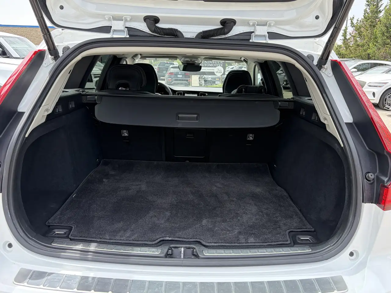 Volvo V60 Cross Country снимка Volvo V60 Cross Country