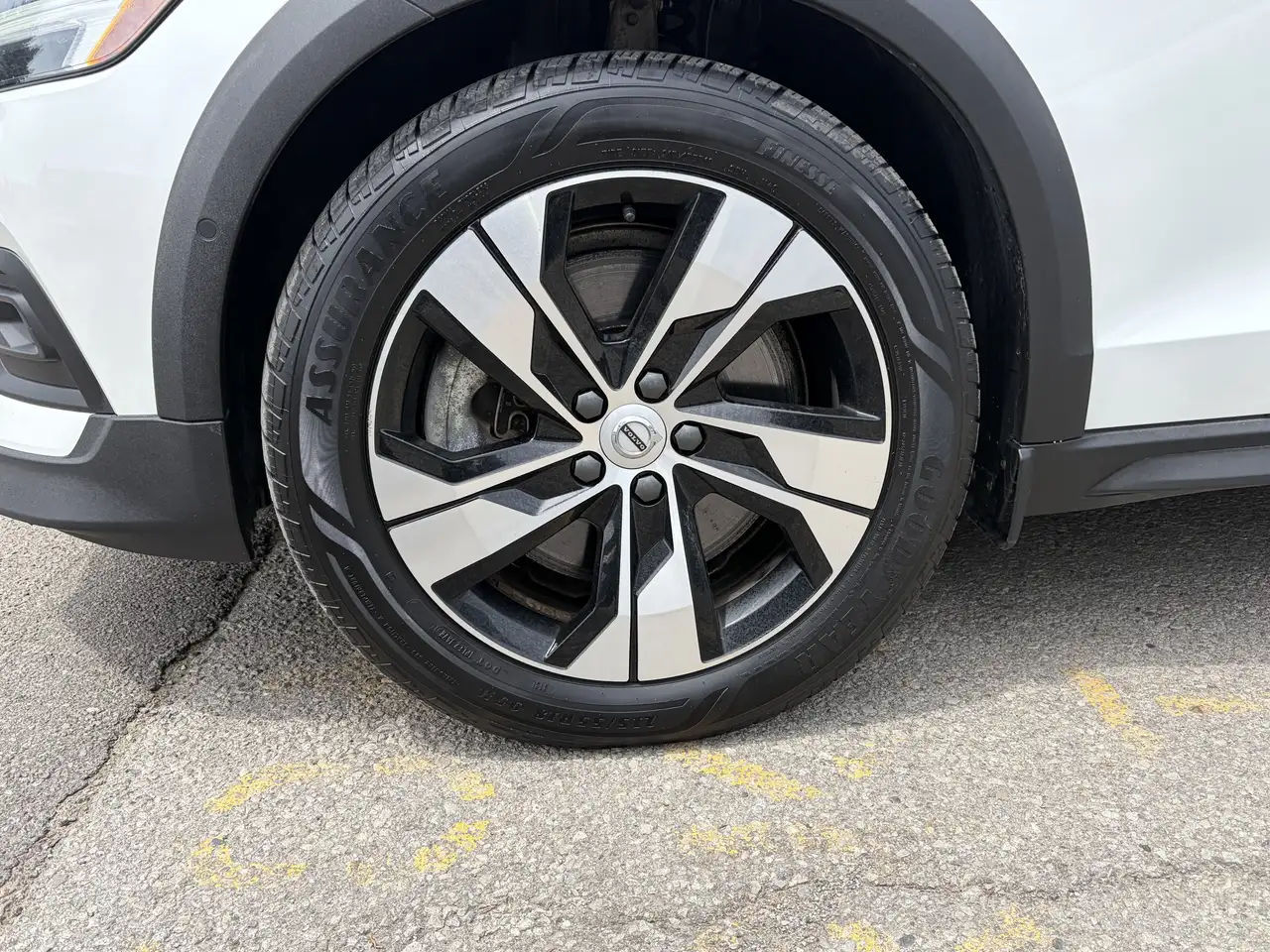 Volvo V60 Cross Country снимка Volvo V60 Cross Country