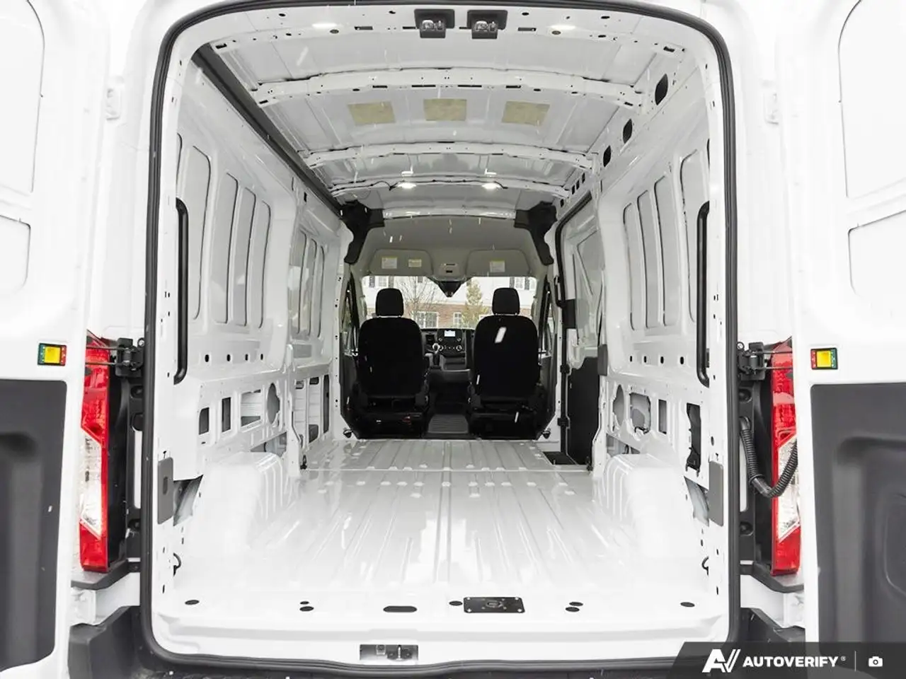 Ford Transit Cargo Van снимка Ford Transit Cargo Van