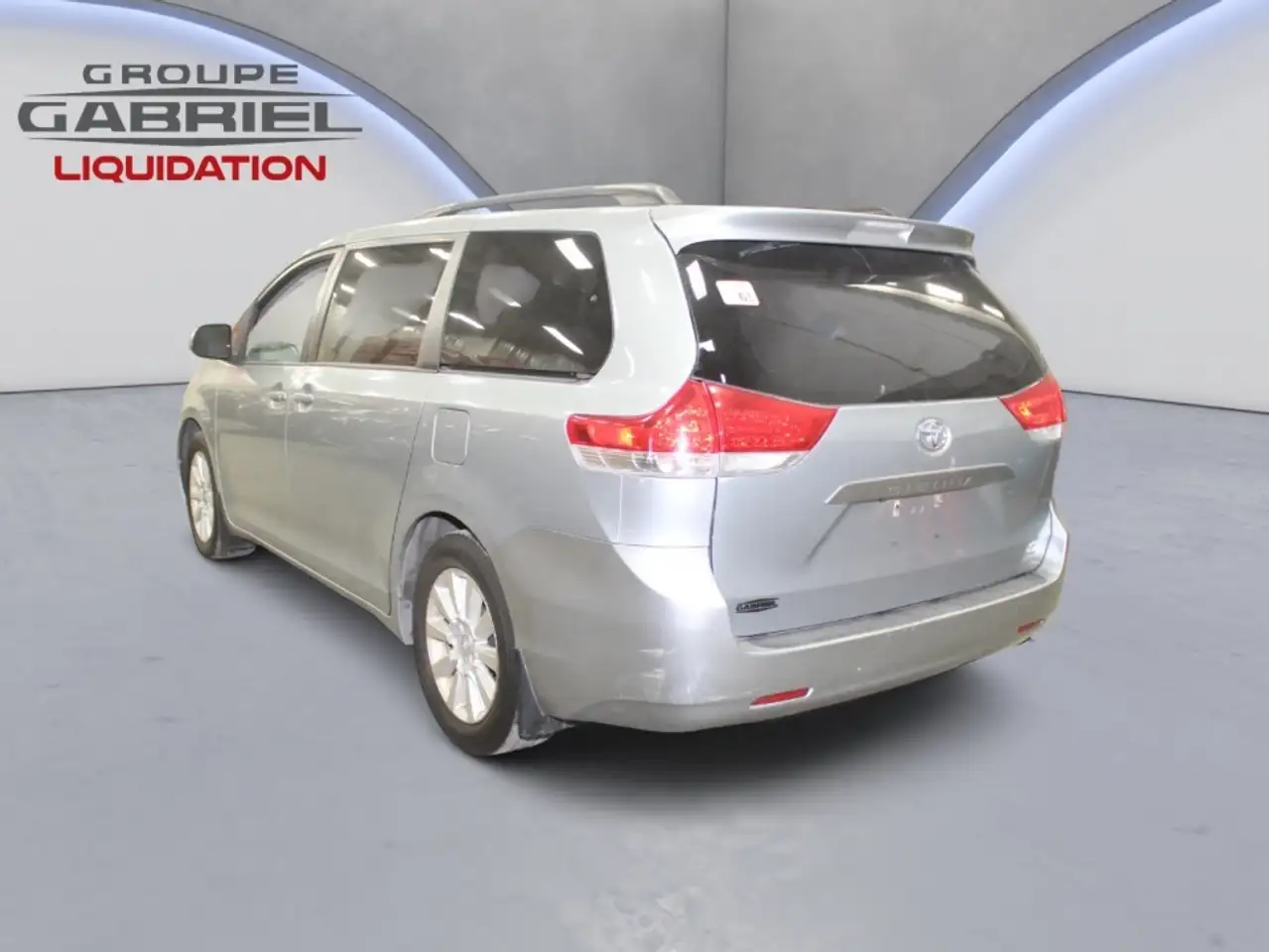 Toyota Sienna снимка Toyota Sienna