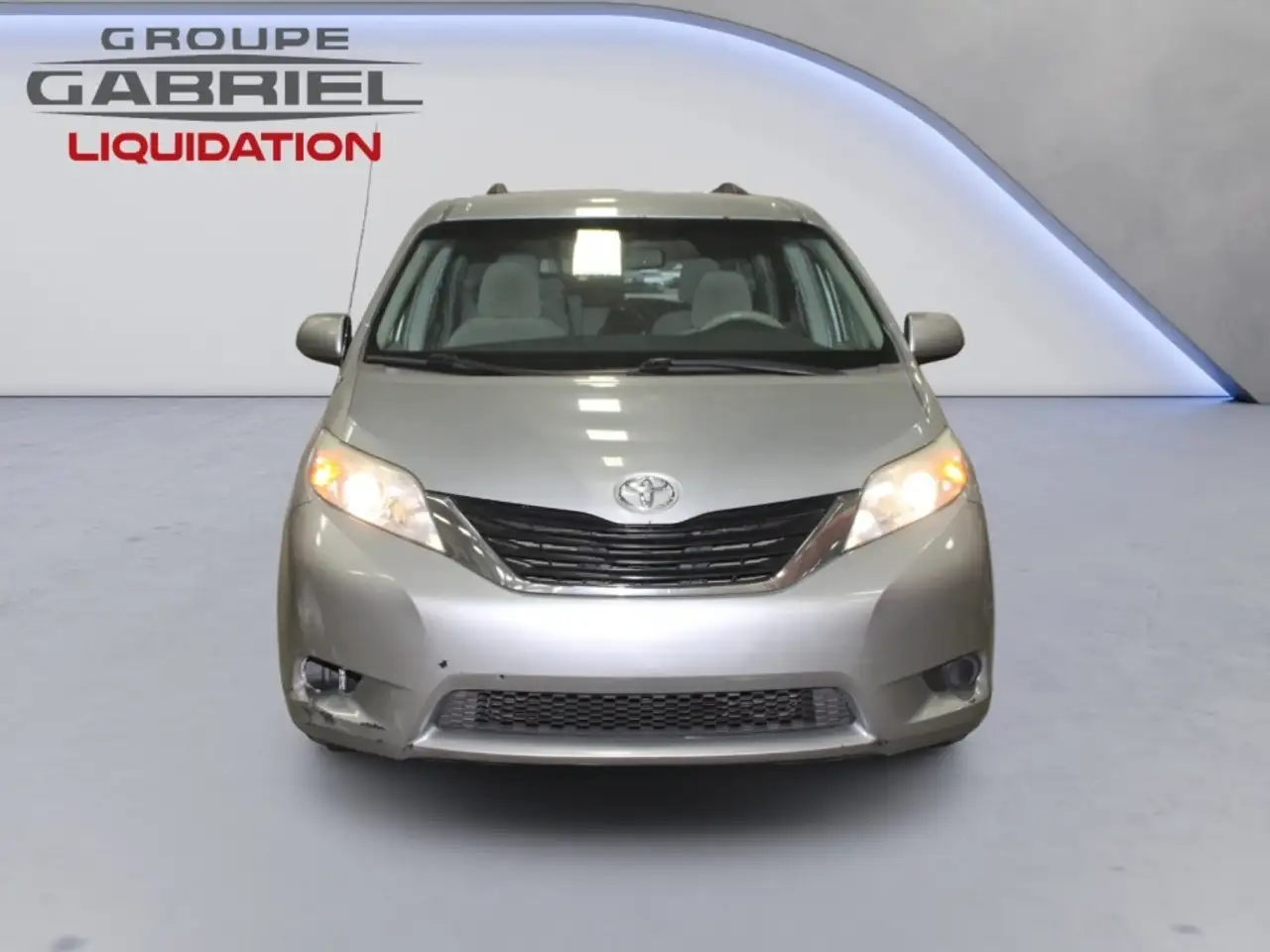 Toyota Sienna снимка Toyota Sienna