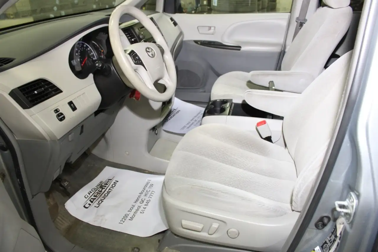 Toyota Sienna снимка Toyota Sienna
