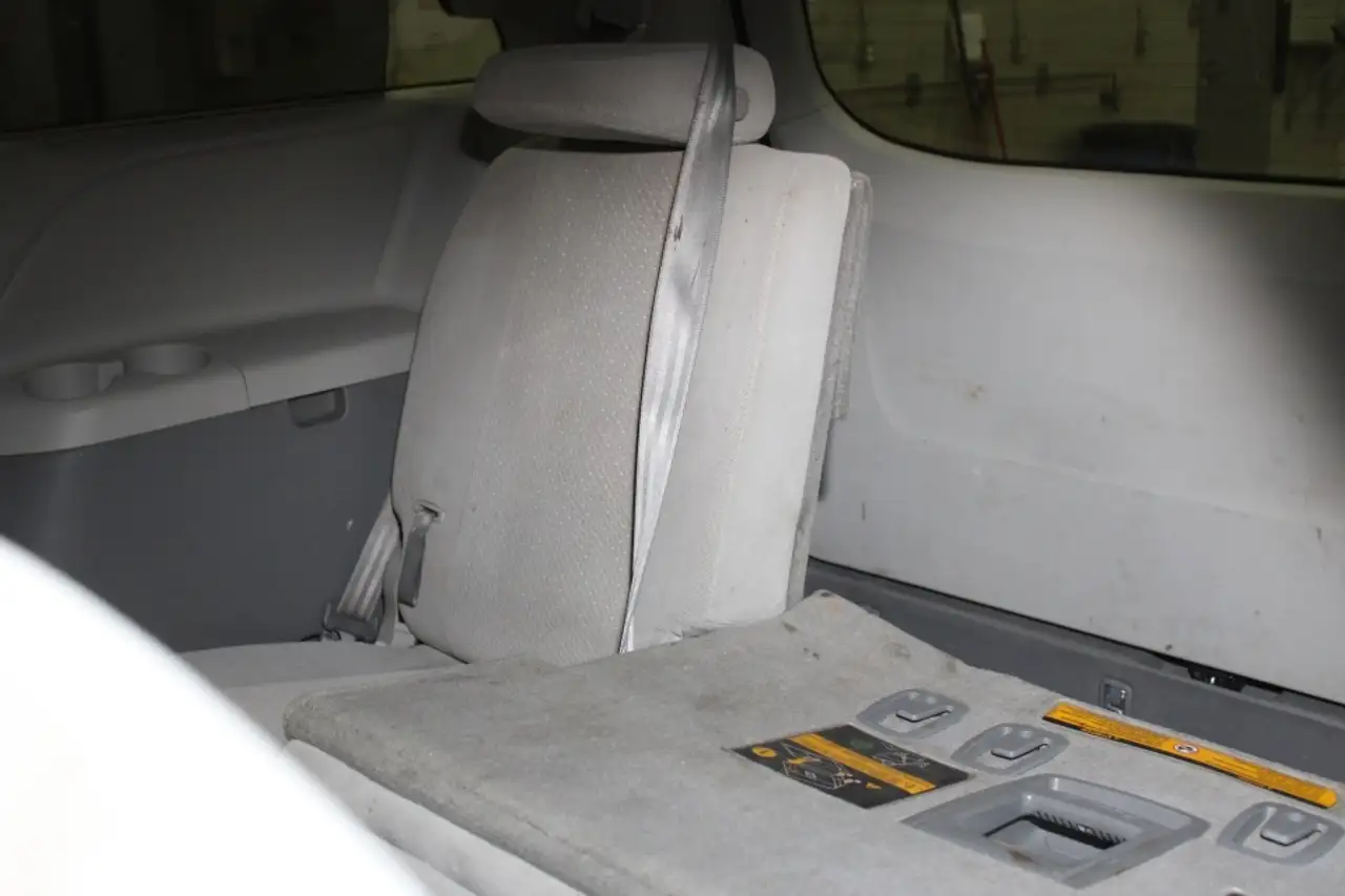 Toyota Sienna снимка Toyota Sienna