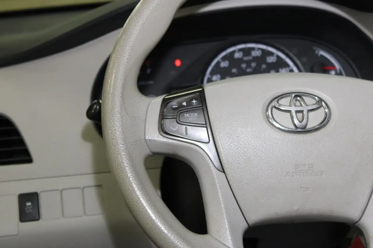 Toyota Sienna снимка Toyota Sienna