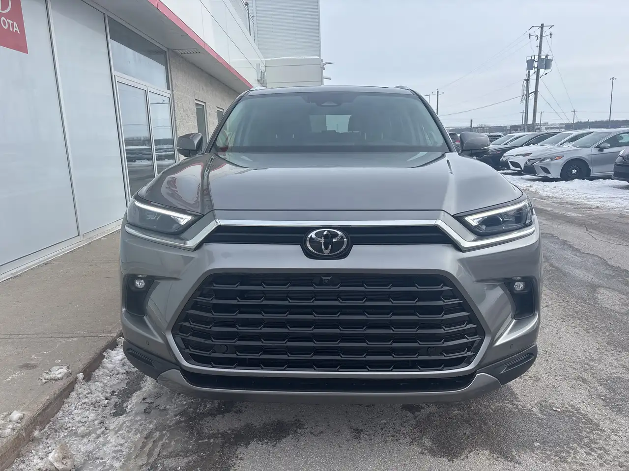 Toyota Grand Highlander снимка Toyota Grand Highlander
