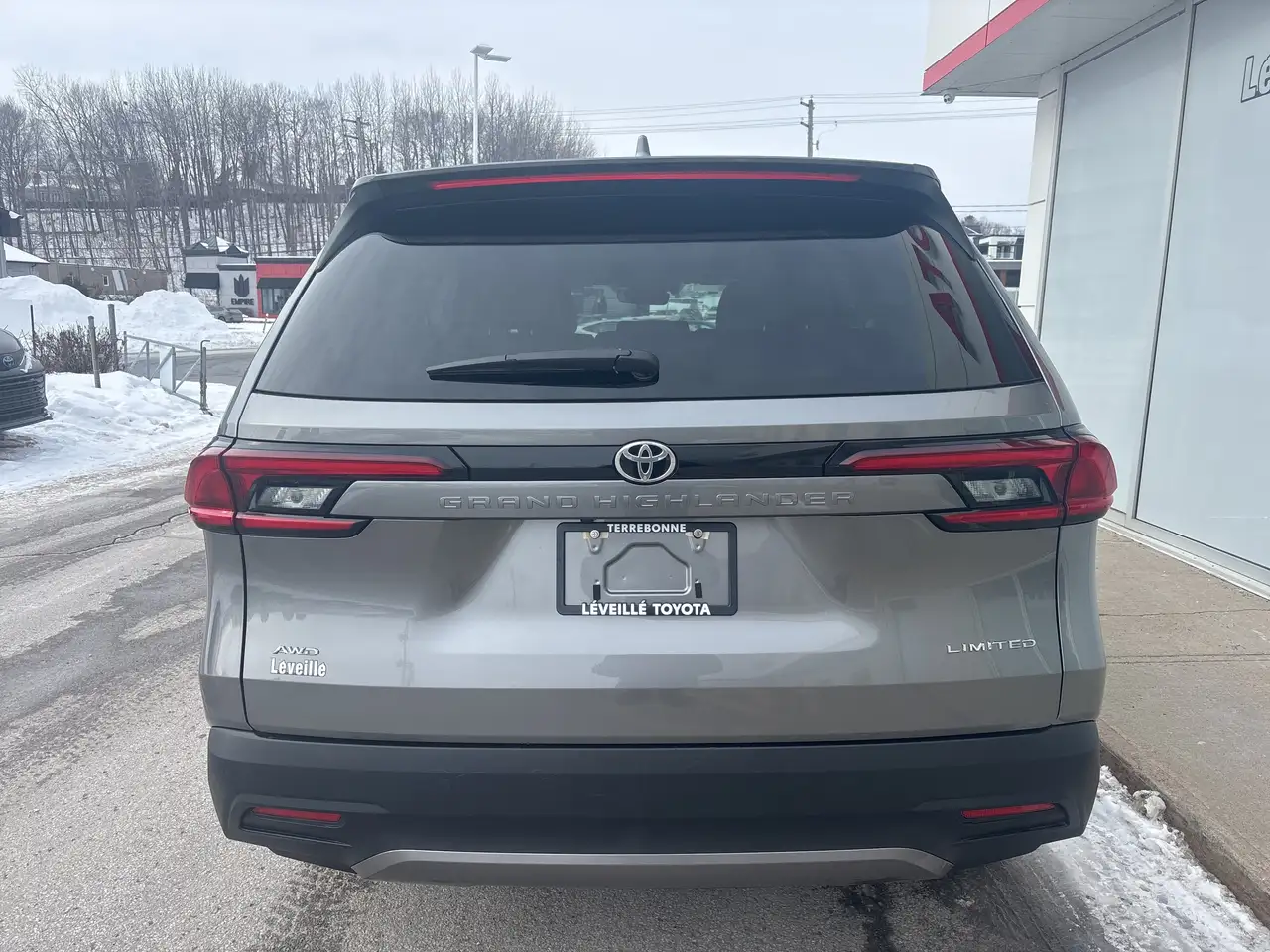 Toyota Grand Highlander снимка Toyota Grand Highlander